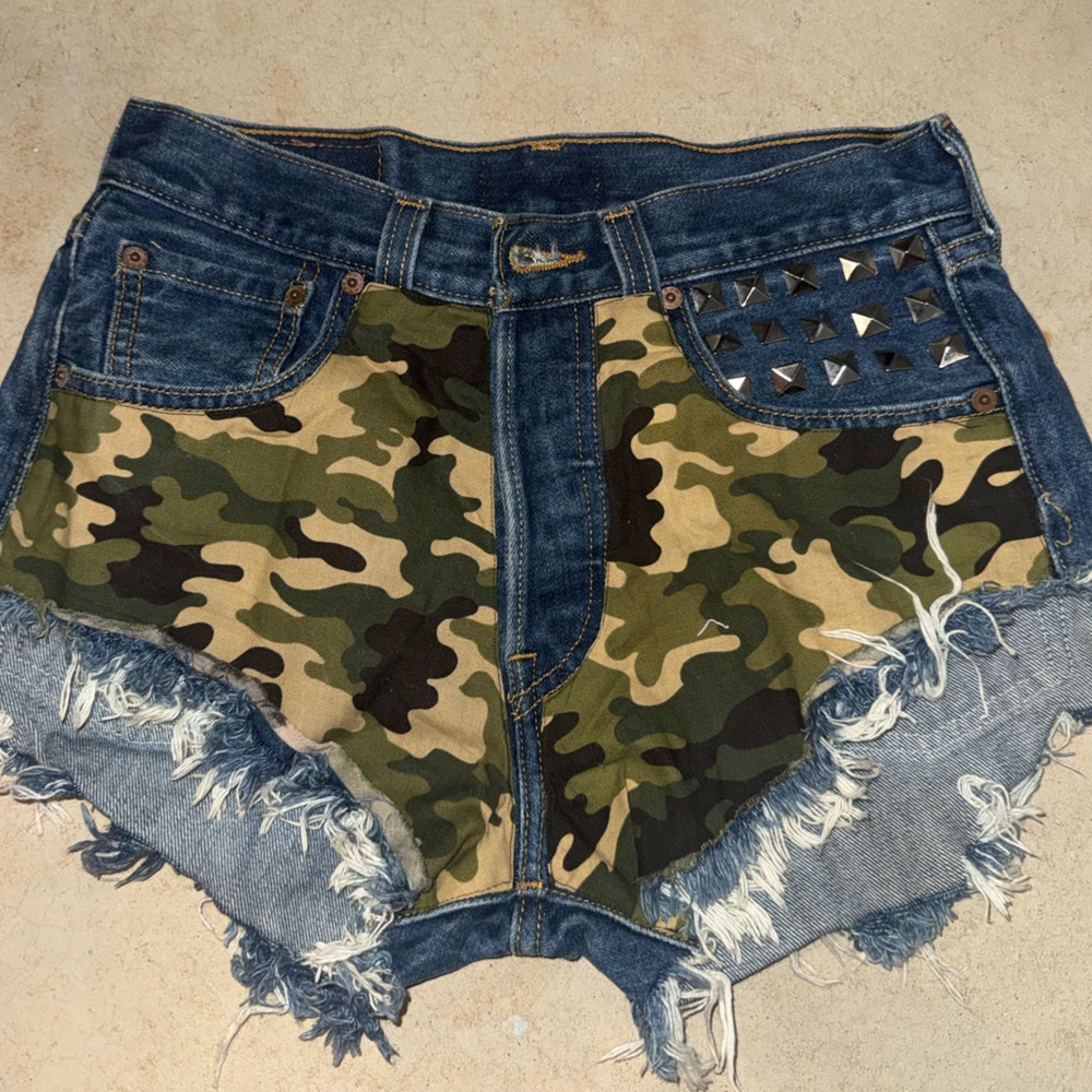 RunwayDreamz: Army Babe Vintage Camo Frayed Studded Denim Shorts Size 25